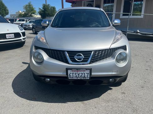 Used 2011 Nissan Juke SL w/ Chrome Pkg FWD image 2