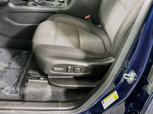 Used 2023 Chevrolet Traverse LT FWD image 23