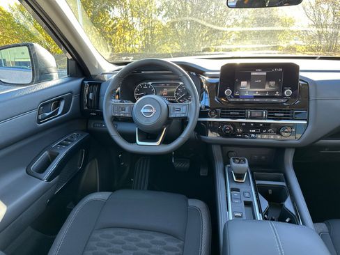 New 2025 Nissan Pathfinder SV w/ SV Premium Package image 24