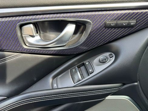 Used 2017 INFINITI Q60 Red Sport 400 image 9