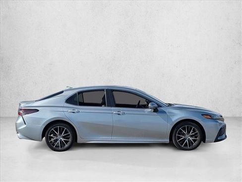 Used 2024 Toyota Camry SE image 4