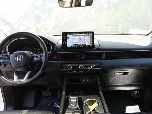 Used 2025 Honda Pilot Touring image 18
