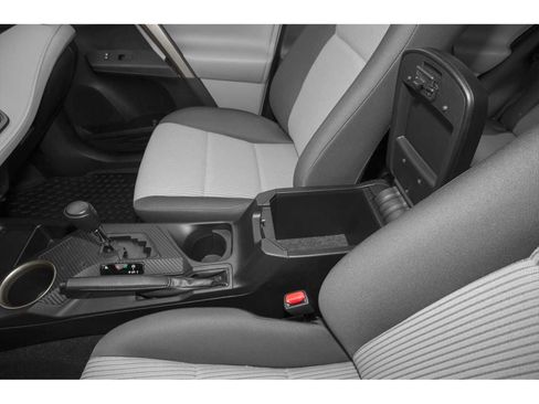 Used 2015 Toyota RAV4 LE image 13