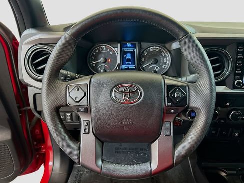 Used 2022 Toyota Tacoma TRD Off-Road w/ Technology Package AWD/4WD image 9