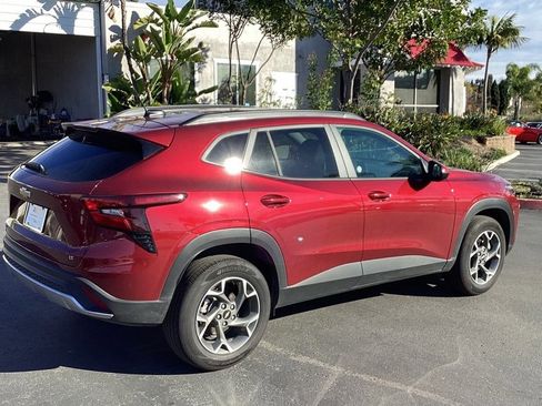 Used 2025 Chevrolet Trax LT w/ LT Convenience Package image 1