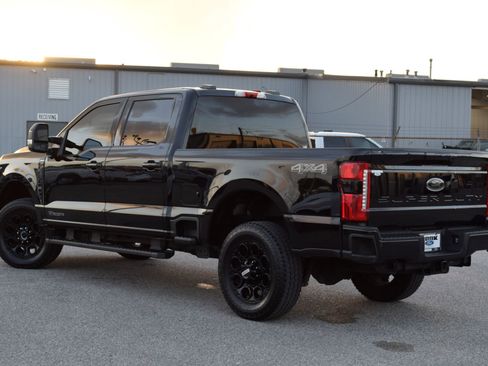 Used 2025 Ford F250 Lariat w/ Black Appearance Package image 4