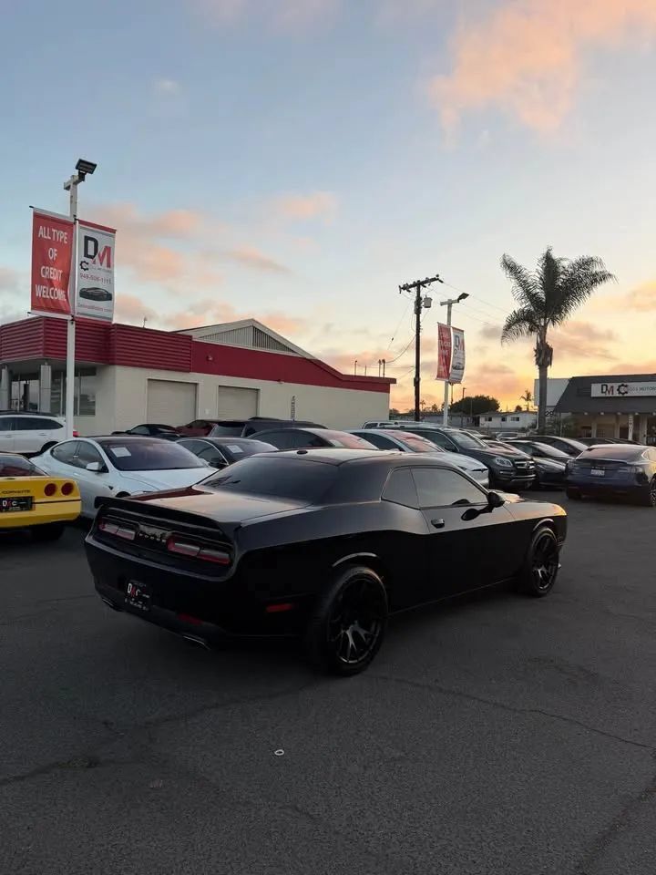 Used 2018 Dodge Challenger SXT RWD image 4