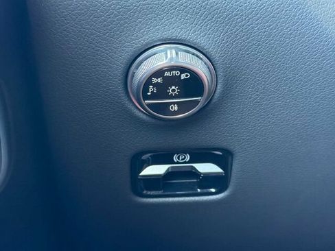 Used 2025 Mercedes-Benz GLC 43 AMG 4MATIC image 35