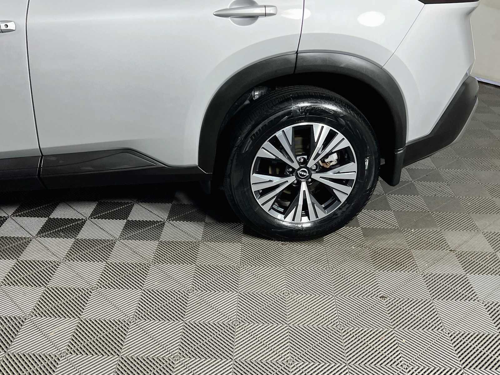 Used 2023 Nissan Rogue SV AWD/4WD image 29