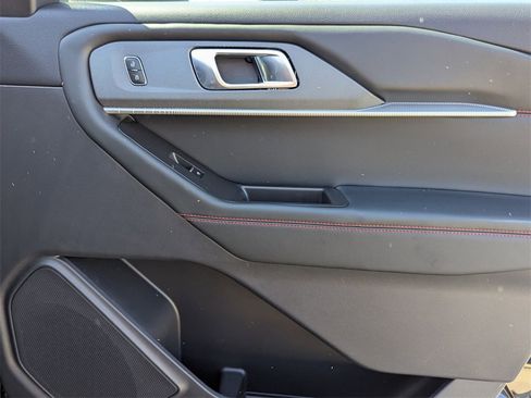 Used 2025 Ford Explorer ST-Line w/ ST-Line Street Pack image 31