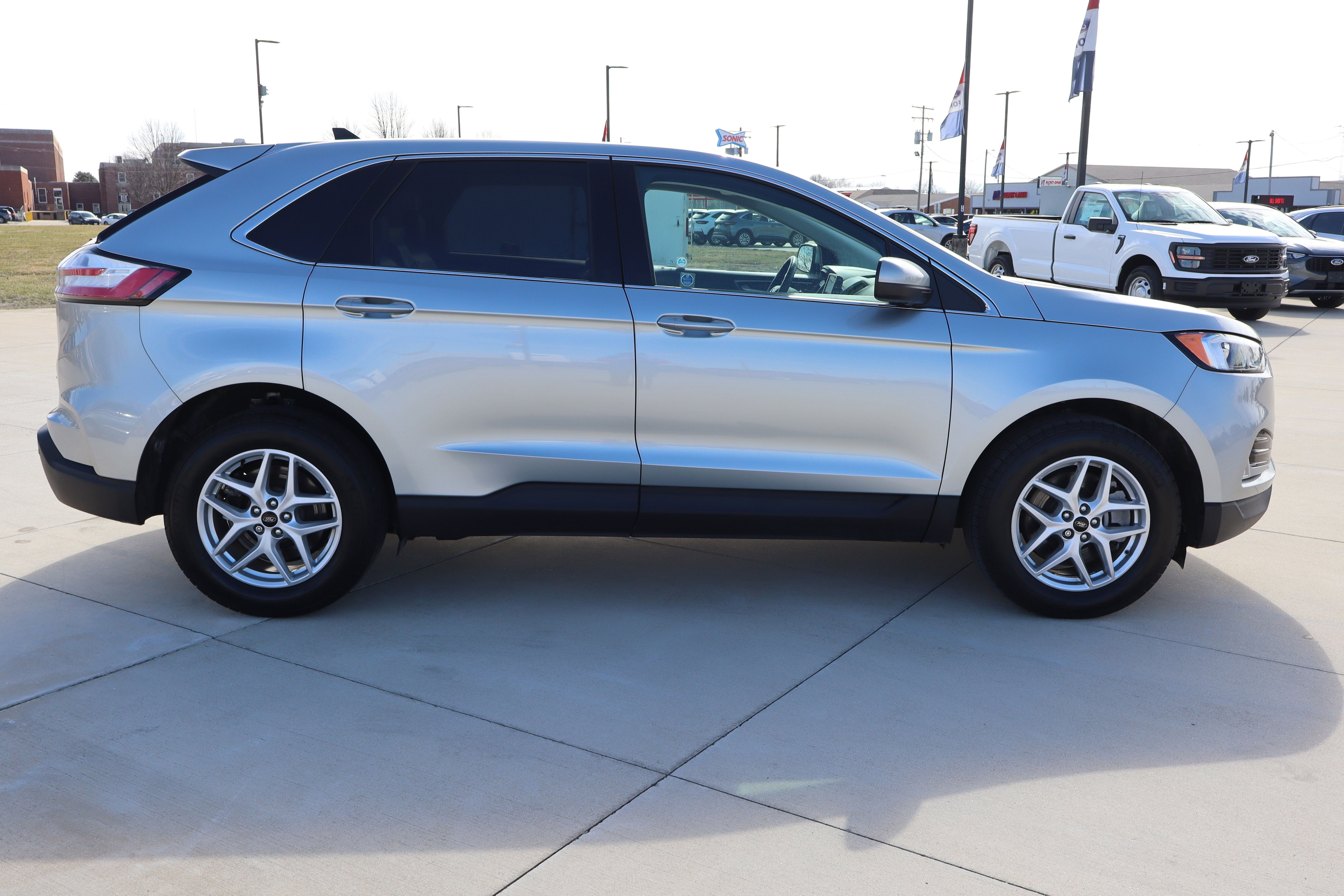 Used 2024 Ford Edge SEL w/ Convenience Package AWD/4WD image 5