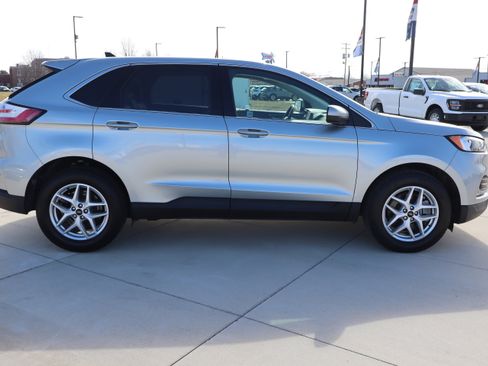 Used 2024 Ford Edge SEL w/ Convenience Package image 5