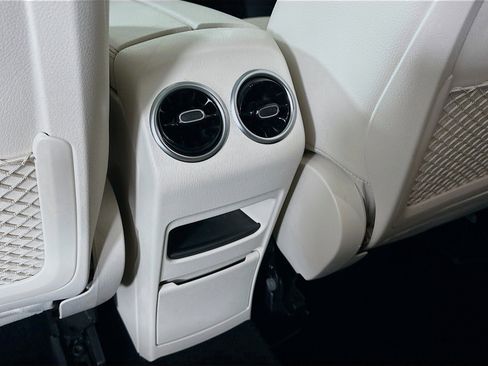 Used 2022 Mercedes-Benz GLB 250 4MATIC image 34