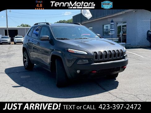 Used 2015 Jeep Cherokee Trailhawk w/ Comfort/Convenience Group AWD/4WD image 3