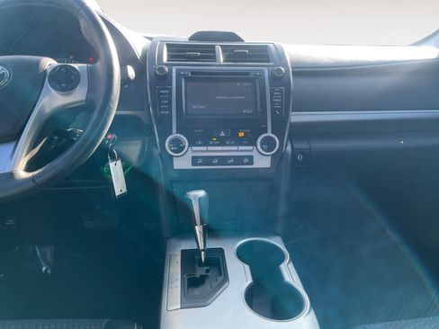 Used 2014 Toyota Camry SE image 11