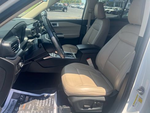 Used 2023 Ford Explorer XLT w/ Equipment Group 202A AWD/4WD image 11