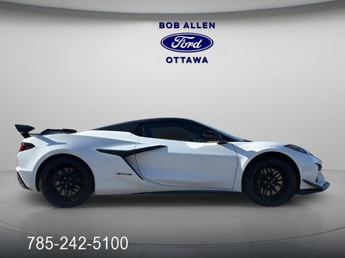 Used 2025 Chevrolet Corvette Z06 image 12