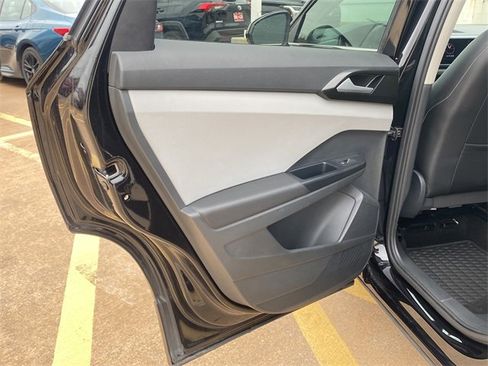 Used 2023 Volkswagen Taos SE image 15