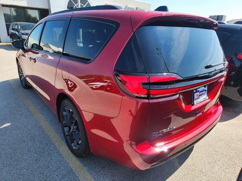 New 2026 Chrysler Pacifica Limited w/ S Appearance Package FWD image 4