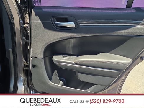 Used 2017 Chrysler 300 Limited RWD image 26