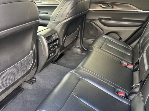 Used 2024 Jeep Grand Cherokee Limited AWD/4WD image 26