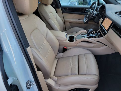 Certified 2022 Porsche Cayenne Platinum Edition AWD/4WD image 29