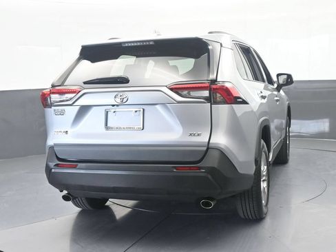 Used 2022 Toyota RAV4 XLE w/ Convenience Package FWD image 5