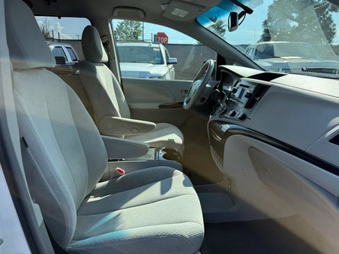 Used 2012 Toyota Sienna LE FWD image 18