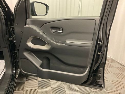 Used 2024 Nissan Frontier SV image 25