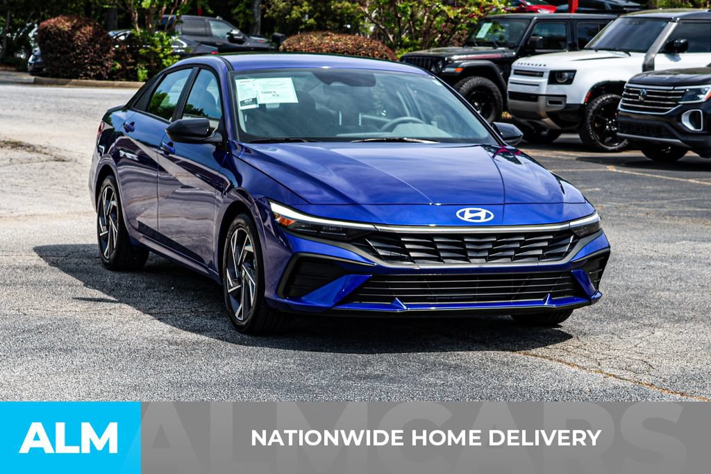 Used 2025 Hyundai Elantra Sport FWD image 4