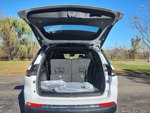 New 2025 Jeep Grand Cherokee L Limited w/ Trailer Tow Package image 16