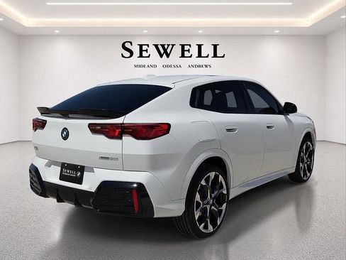 New 2026 BMW X2 xDrive28i w/ Technology Package AWD/4WD image 4