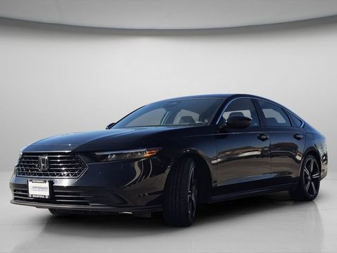 Used 2023 Honda Accord Sport image 4