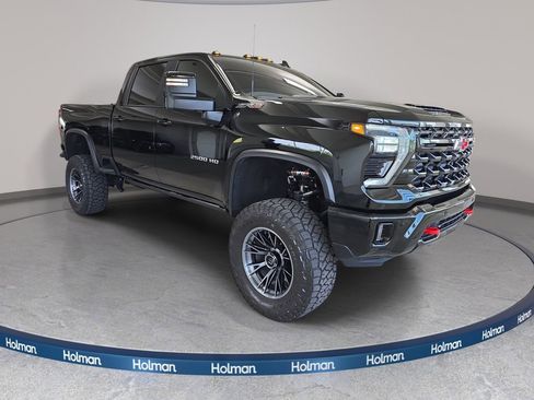 Used 2026 Chevrolet Silverado 2500 ZR2 AWD/4WD image 4