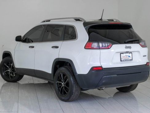 Used 2021 Jeep Cherokee Latitude Plus AWD/4WD image 8