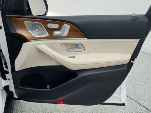 Certified 2023 Mercedes-Benz GLS 450 4MATIC image 32