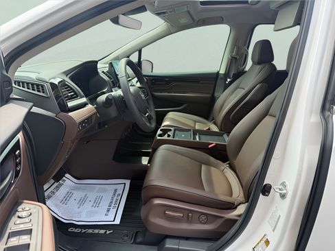 New 2026 Honda Odyssey Touring image 9