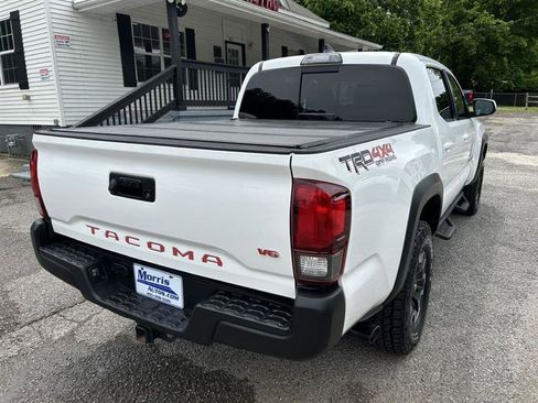 Used 2018 Toyota Tacoma TRD Off-Road AWD/4WD image 7