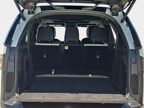 Used 2023 Land Rover Discovery HSE R-Dynamic image 12