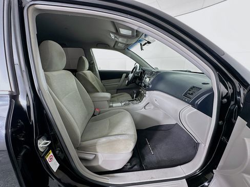 Used 2013 Toyota Highlander Plus image 30