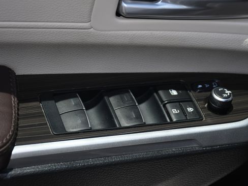 Certified 2023 Toyota Sienna Platinum FWD image 11
