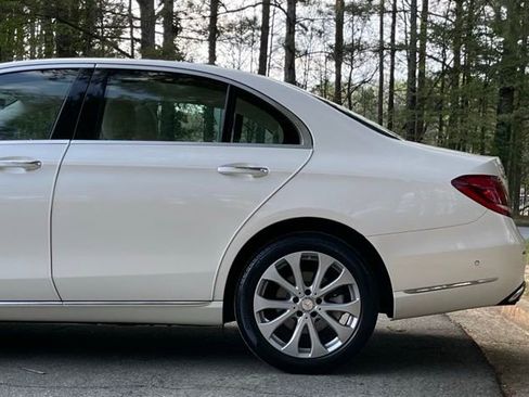 Used 2017 Mercedes-Benz E 300 4MATIC image 5