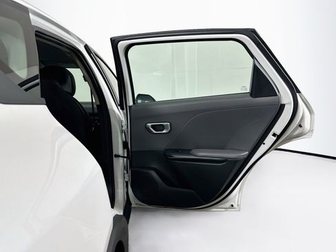 Used 2025 Kia K4 FWD image 29