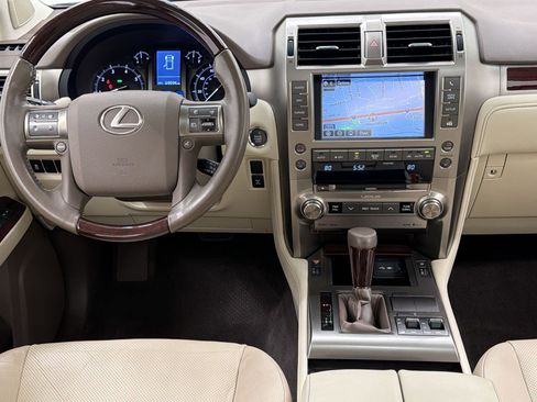 Used 2019 Lexus GX 460 Premium w/ Premium Package AWD/4WD image 16