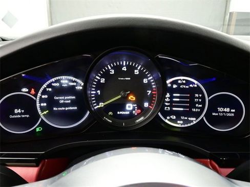 Used 2023 Porsche Cayenne Platinum Edition image 9