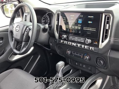 Used 2025 Nissan Frontier SV RWD image 15