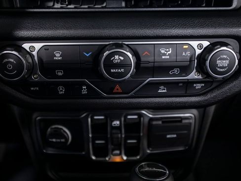 Used 2025 Jeep Gladiator Sport AWD/4WD image 28
