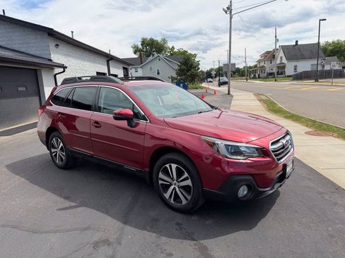Used 2018 Subaru Outback 2.5i Limited AWD/4WD image 6