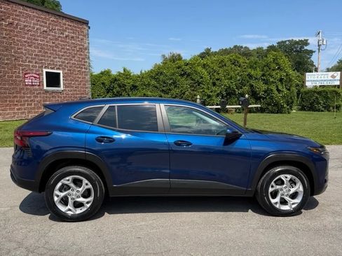Used 2024 Chevrolet Trax LS w/ LS Convenience Package FWD image 5