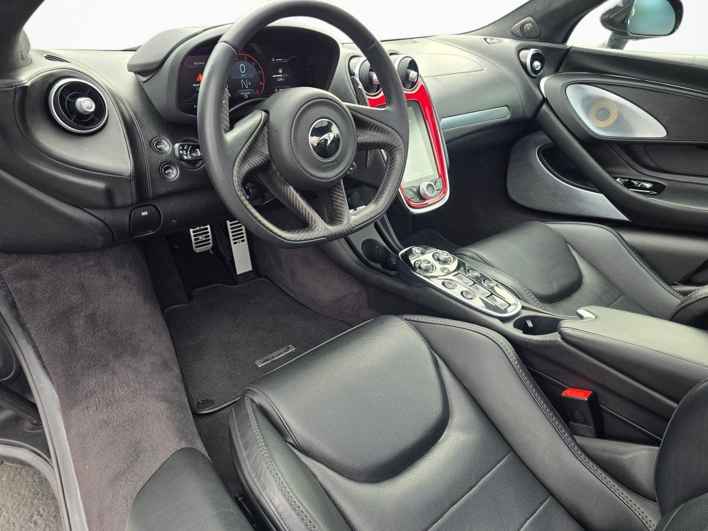 Used 2022 McLaren GT RWD image 18